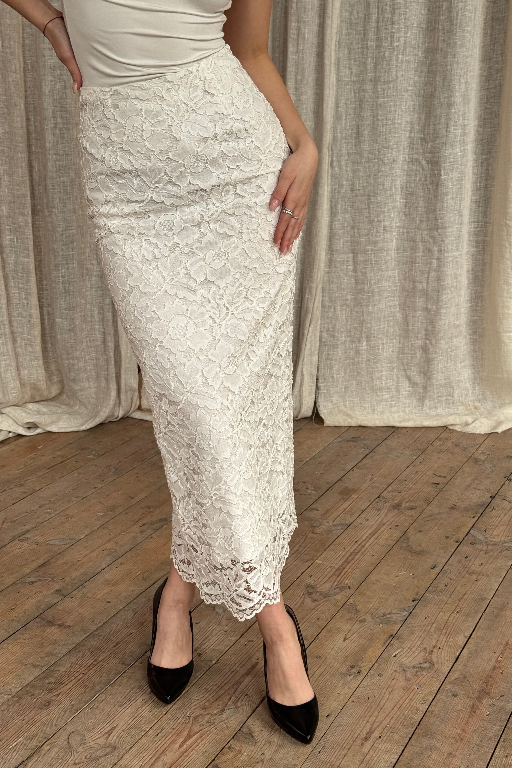 Ziedu svārki krēmkrāsas