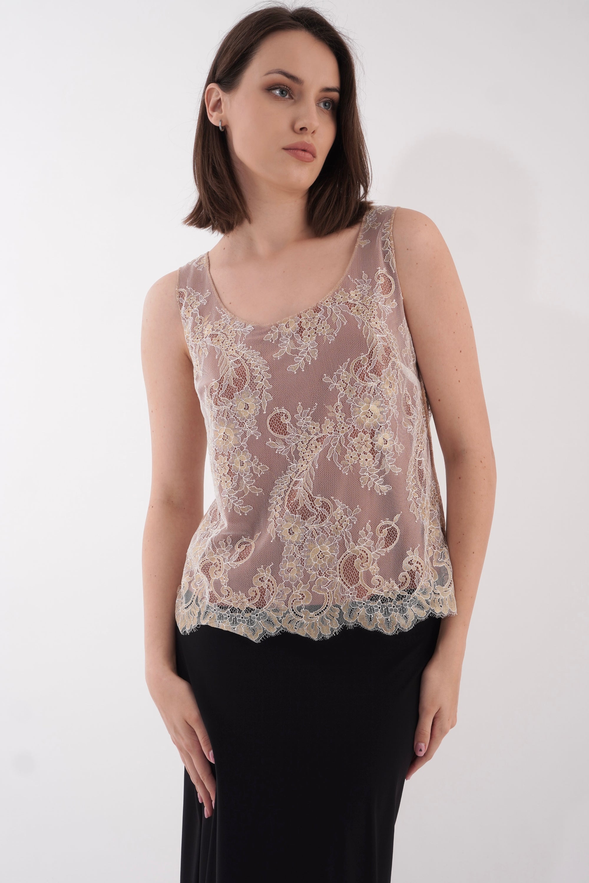 Nilonu augšdaļa zelta krāsā