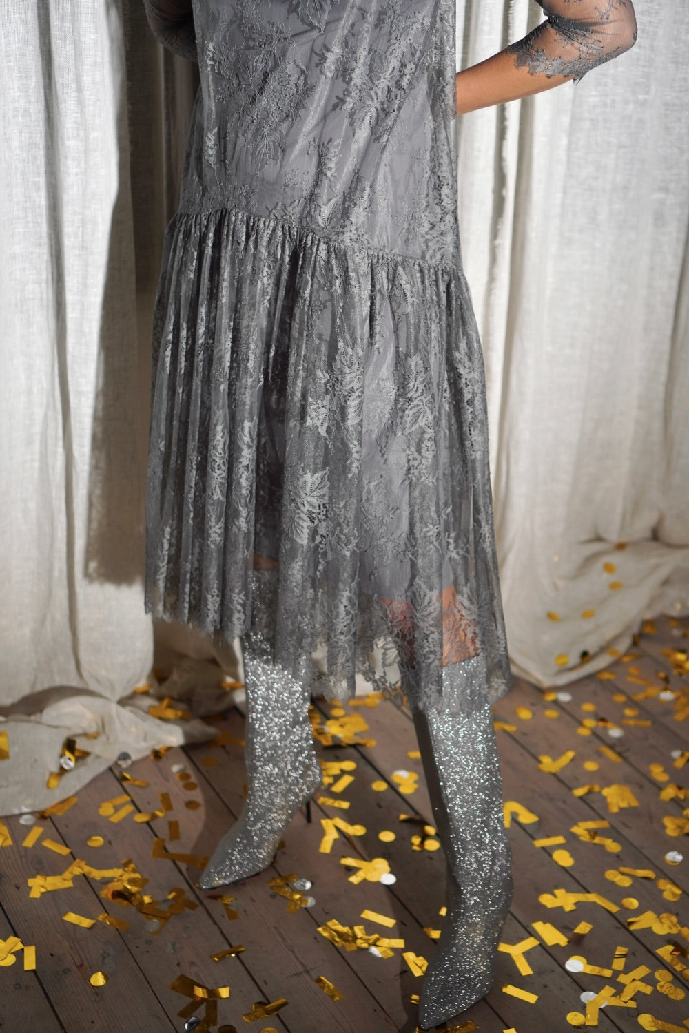 Mīļš tērps komplekts pelēks